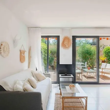 Studio Climatise Avec Terrasse Appartement