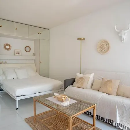 Studio Climatise Avec Terrasse Apartament